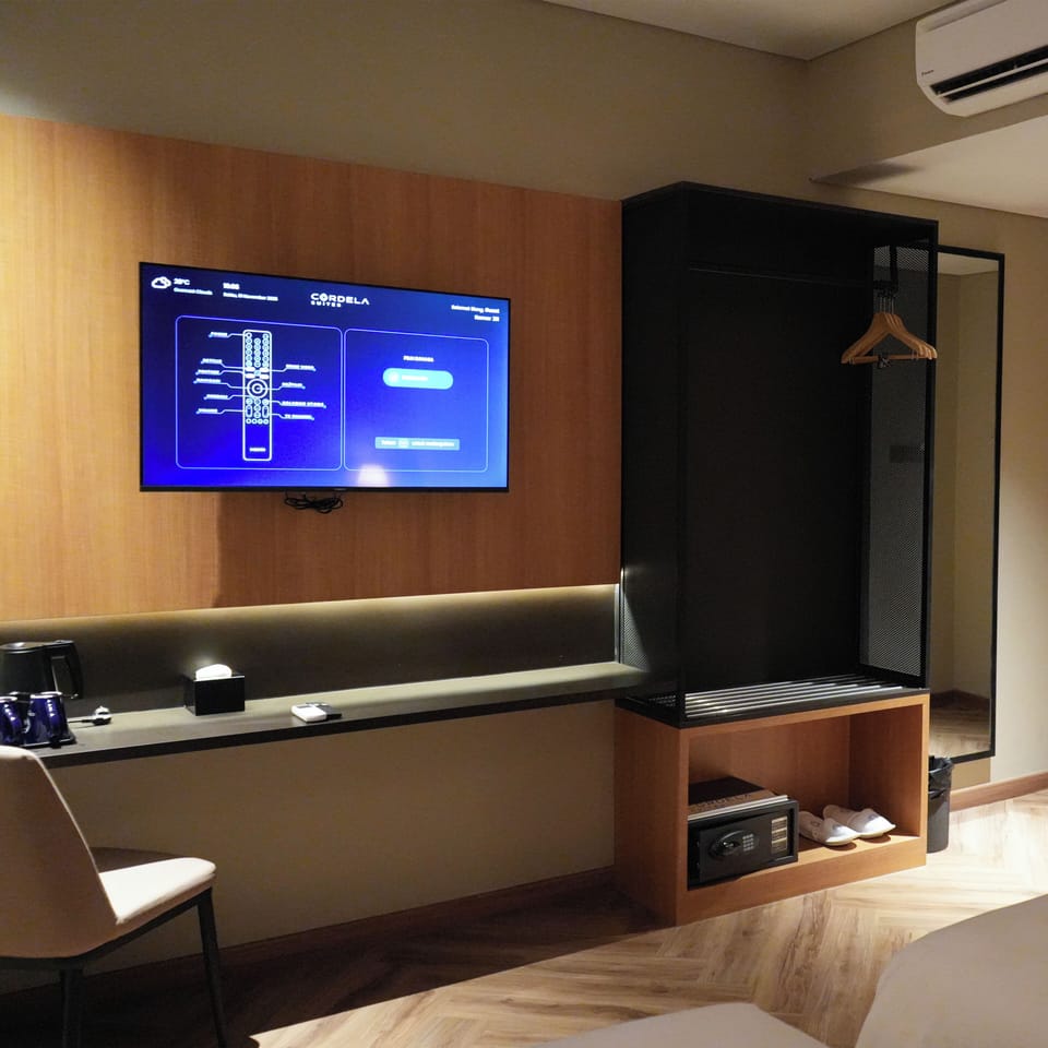 Deluxe Twin Room | Desk, free WiFi