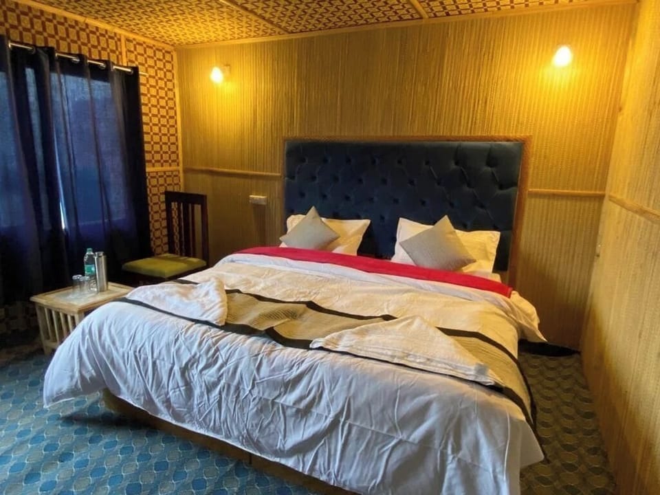 Deluxe Room, Lake View