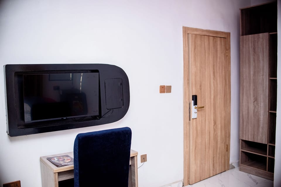Luxury Suite, 1 King Bed, Pool View | Desk, laptop workspace, free WiFi