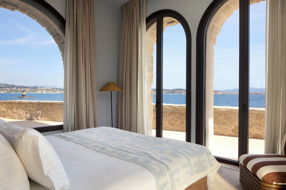 Delos Pavilion Suite | In-room safe, blackout drapes, iron/ironing board, free WiFi