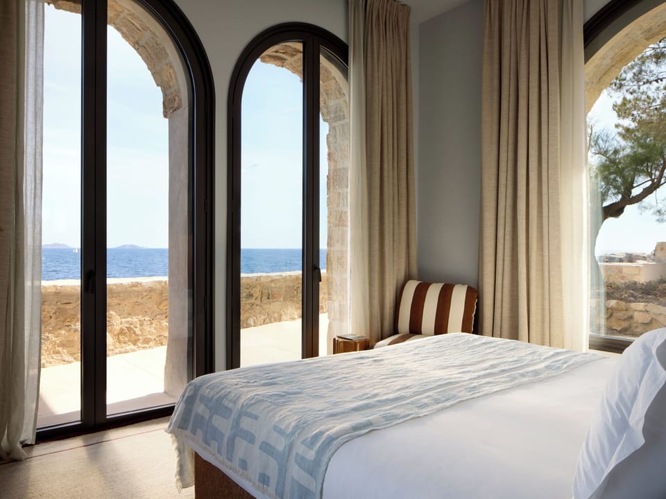 Delos Pavilion Suite | In-room safe, blackout drapes, iron/ironing board, free WiFi