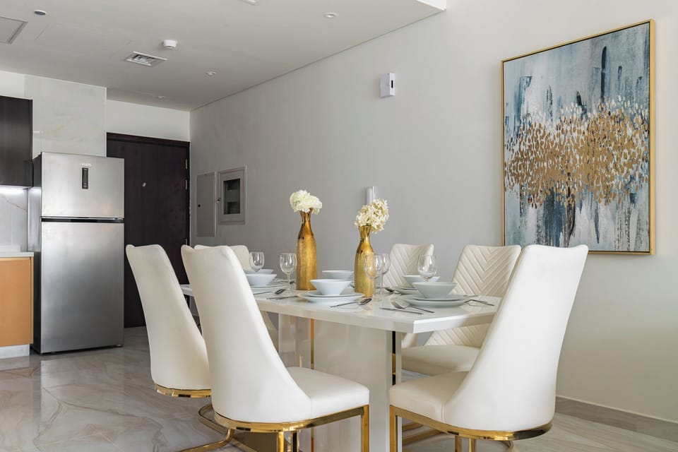 Luxury Apartment, 3 Bedrooms, Private Pool, City View | In-room dining