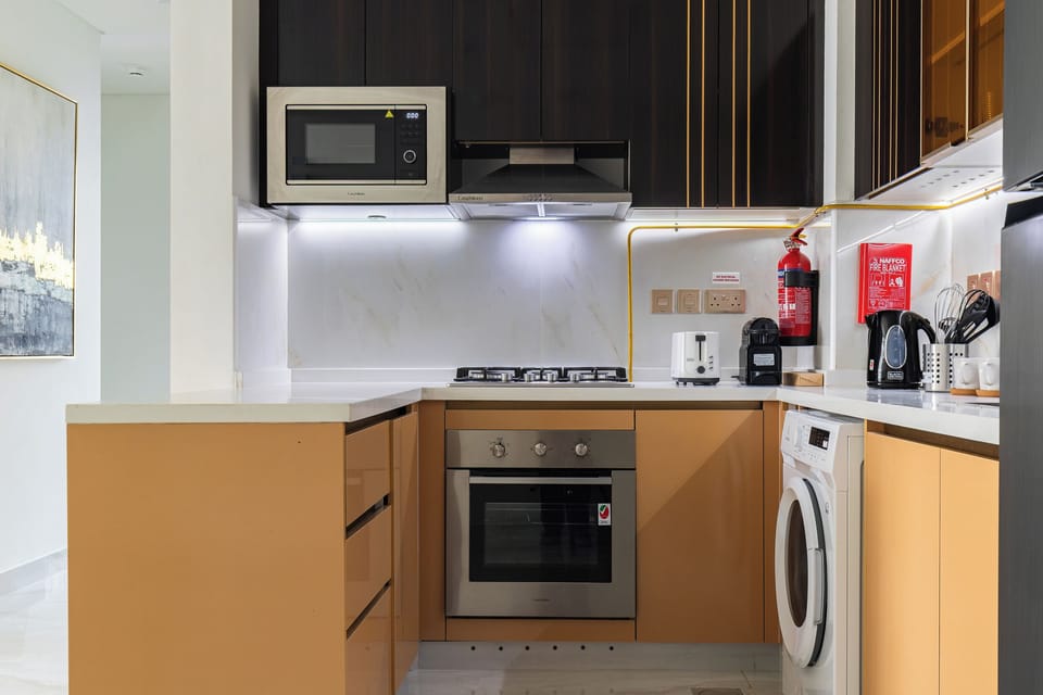 Luxury Apartment, 3 Bedrooms, Private Pool, City View | Private kitchen | Full-size fridge, microwave, oven, stovetop