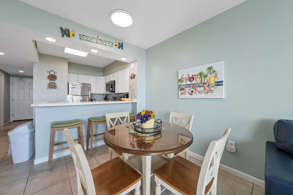 Signature Condo, 2 Bedrooms, Pets Allowed, Beach View | In-room dining