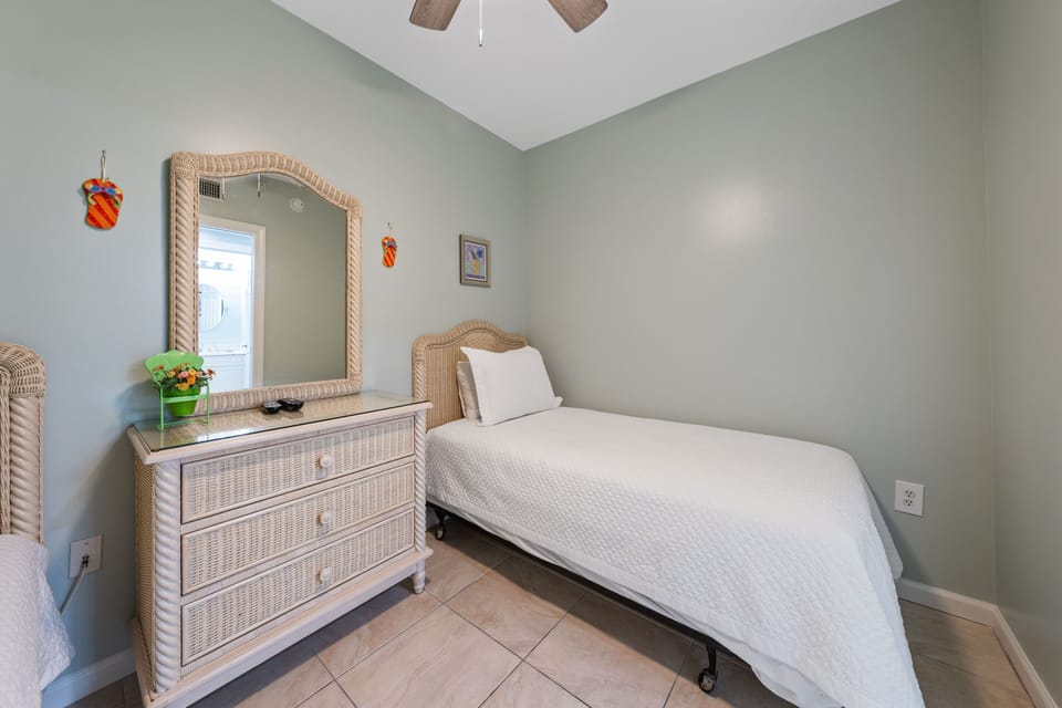 Signature Condo, 2 Bedrooms, Pets Allowed, Beach View | Individually decorated, individually furnished, iron/ironing board