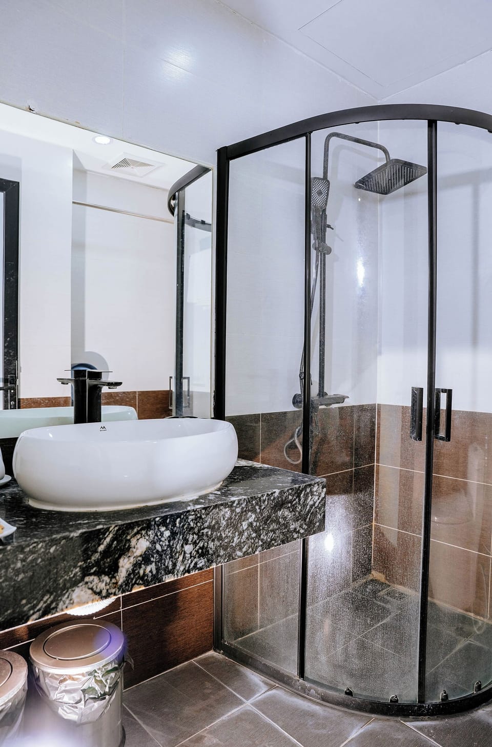 Family Triple Room, City View | Bathroom | Separate tub and shower, hair dryer, slippers, bidet