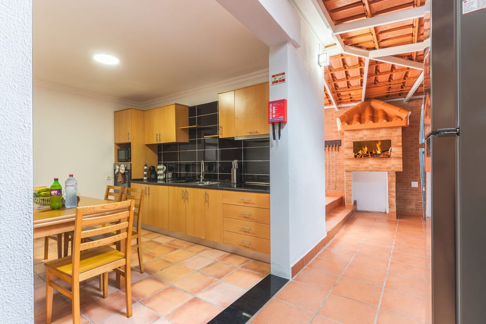 House | 2 bedrooms, desk