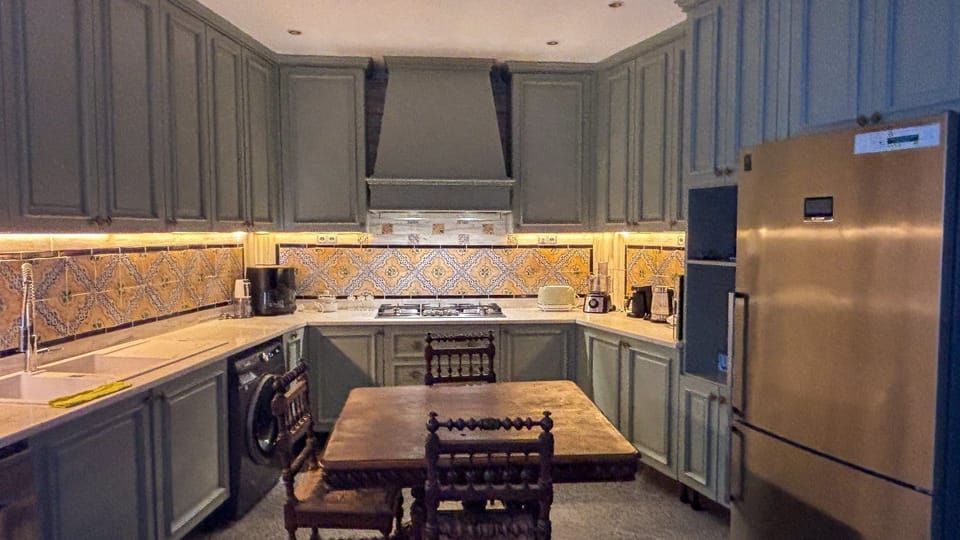 Fully equipped kitchen for everyday cooking and long stays