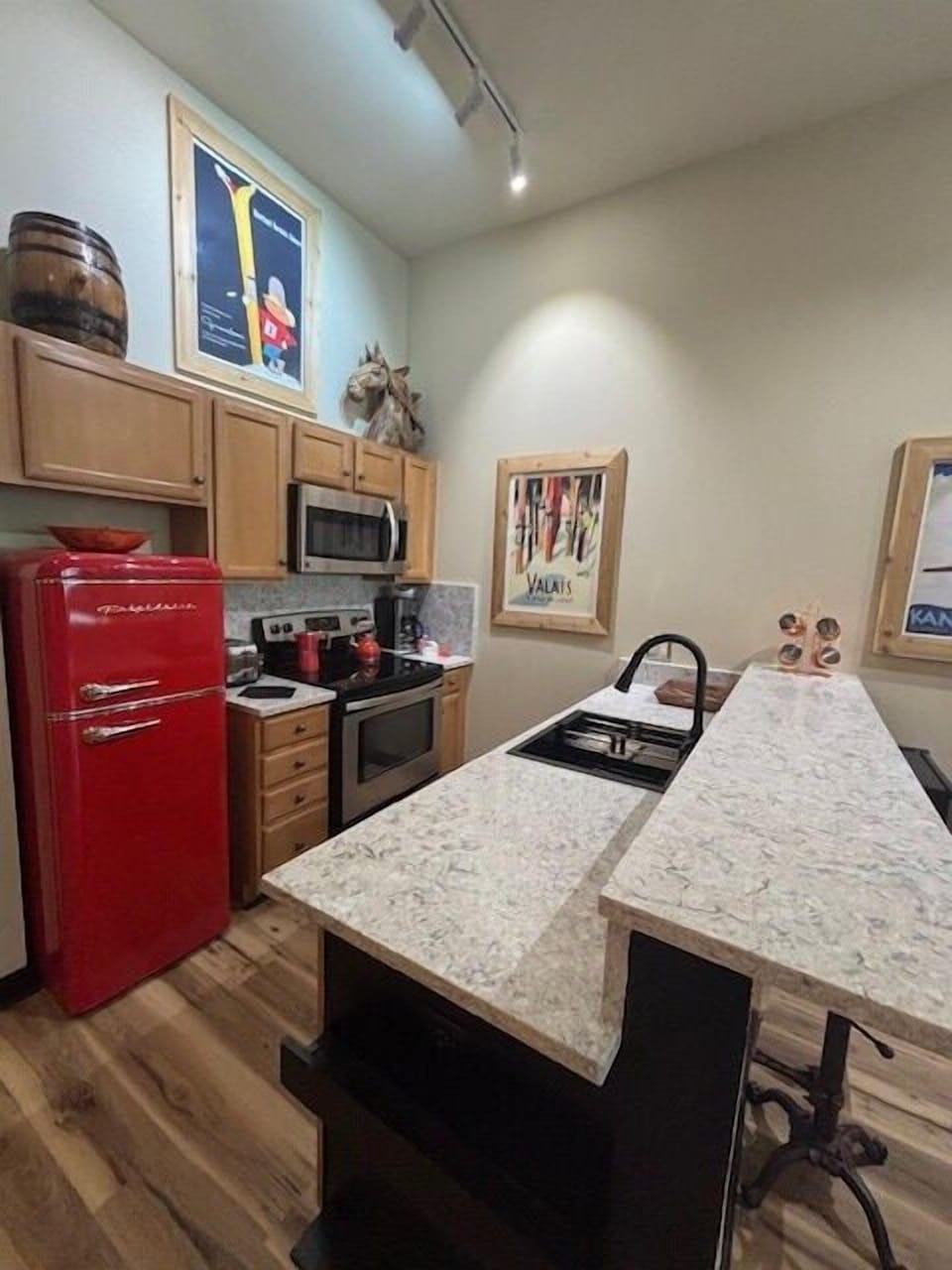 Appliance, Microwave, Oven, Indoors, Art