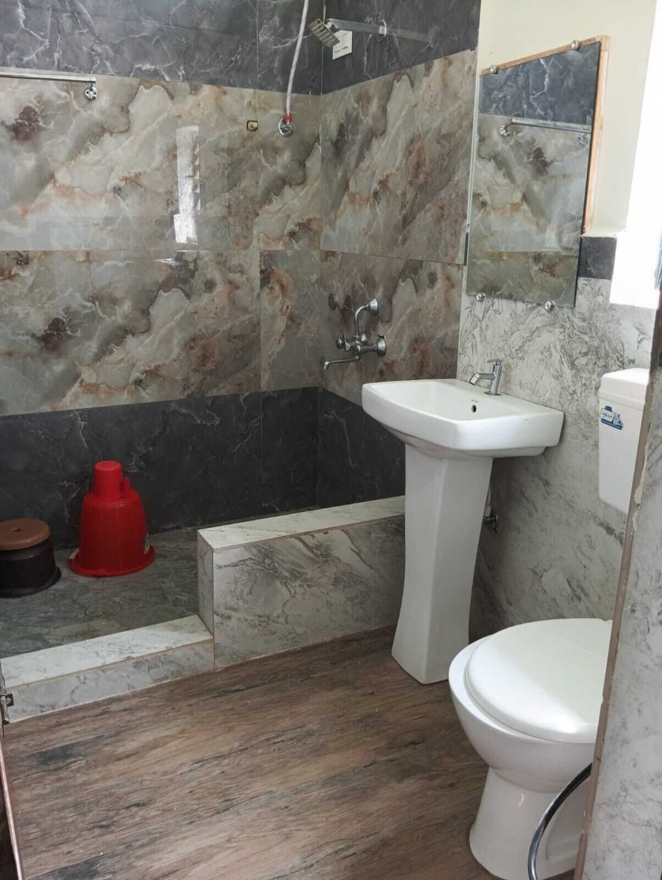 Classic Double Room, Garden View | Bathroom | Shower, free toiletries, towels, soap