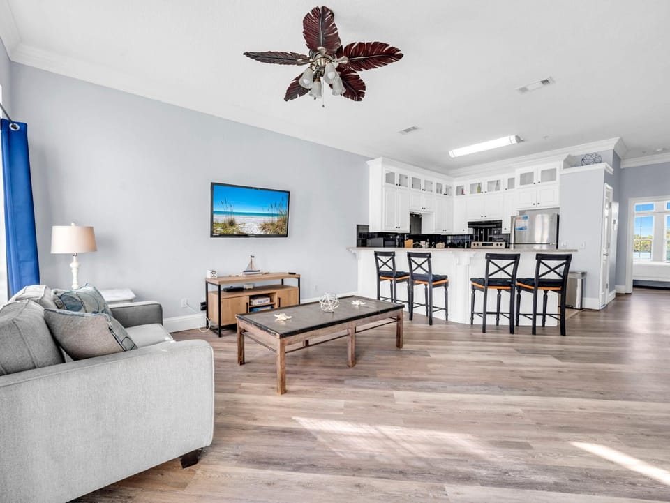 House, Multiple Beds (3B - Livin' La Villa Loca) | Living area