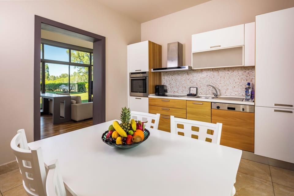 Villa (Pasha) | Private kitchenette | Electric kettle