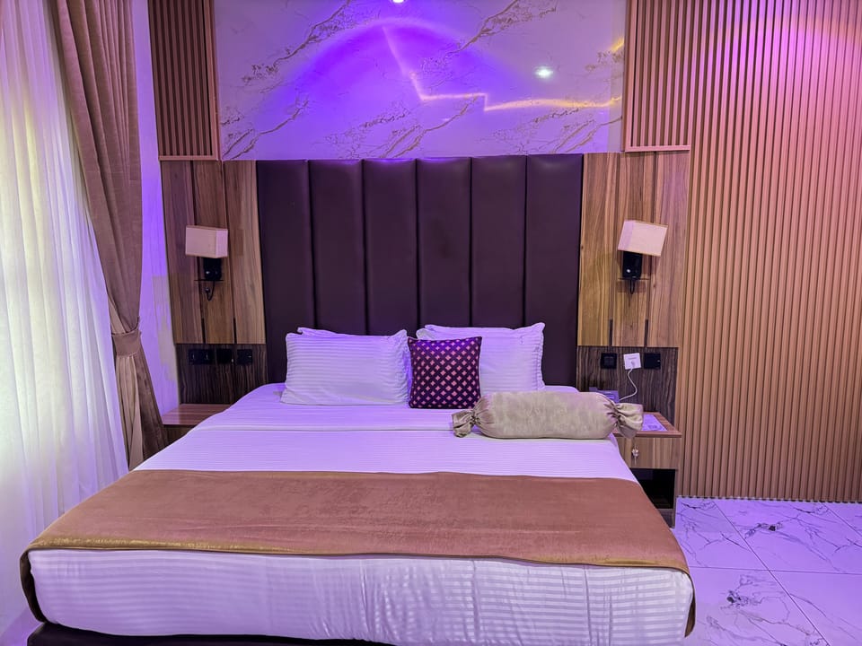 Exclusive Studio Suite, City View | Desk, laptop workspace, iron/ironing board, free WiFi