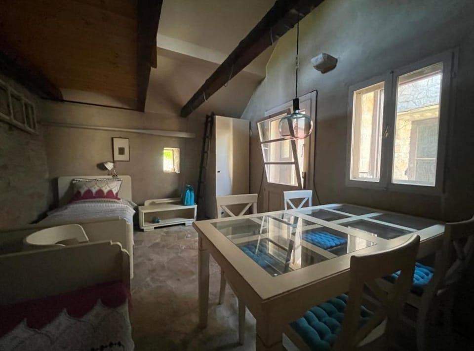 House (Two Bedroom Holiday Holiday Home with) | 2 bedrooms, cribs/infant beds