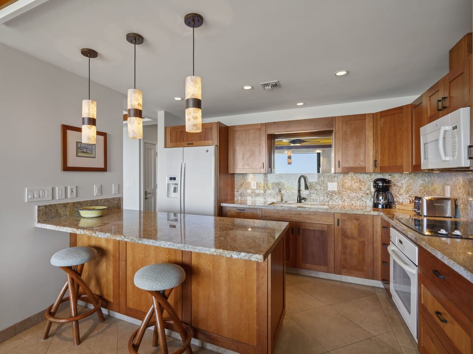 Appliances: Features a refrigerator, oven, microwave, dishwasher, rice cooker, and quality non-stick cookware.