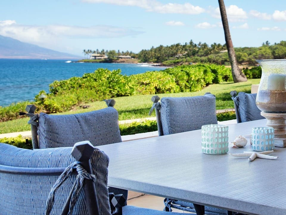 Lanai Dining