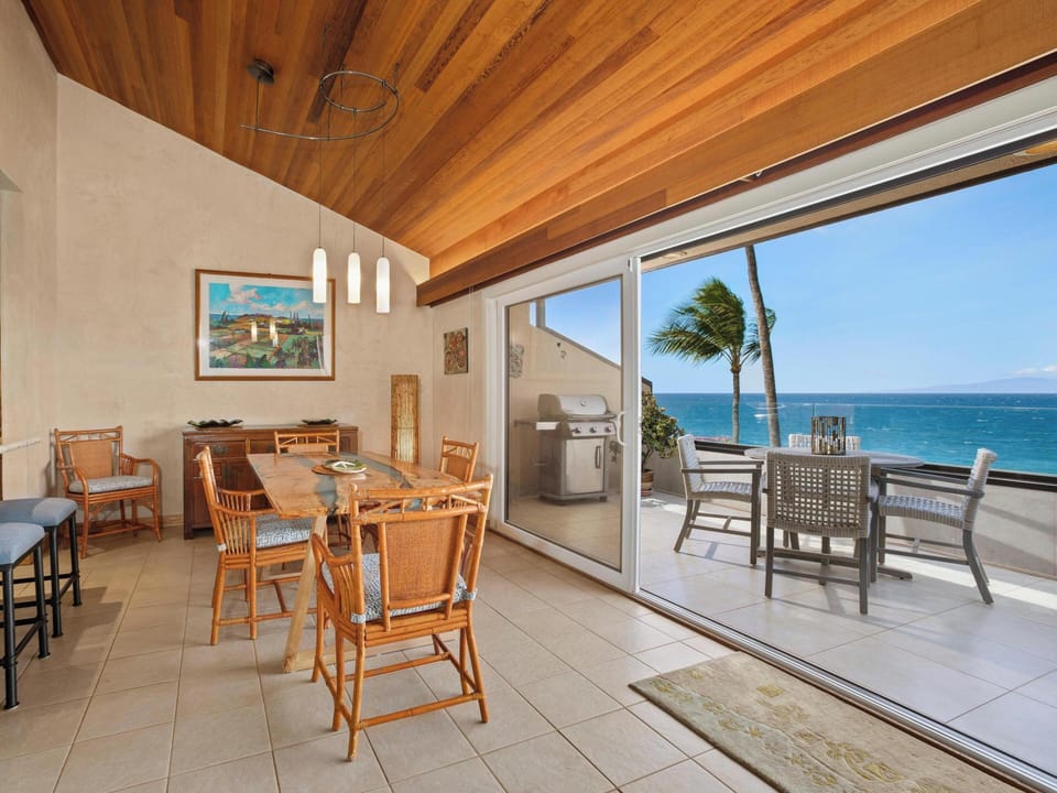 Dining and Lanai