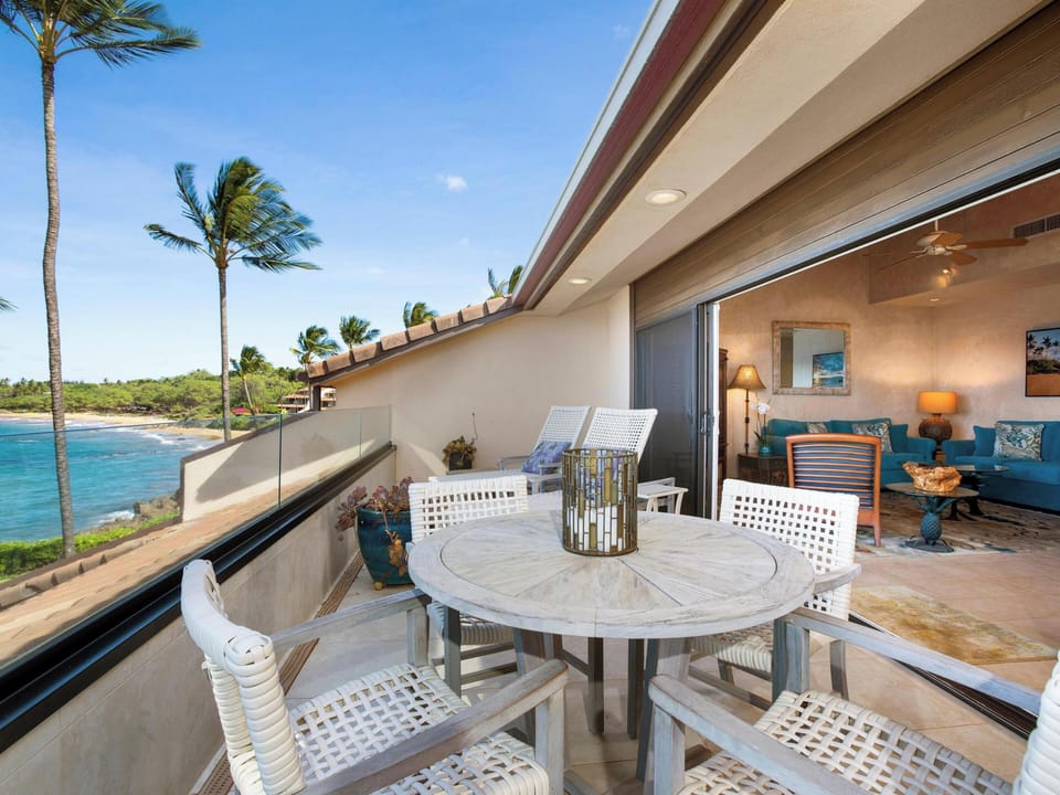Lanai Dining