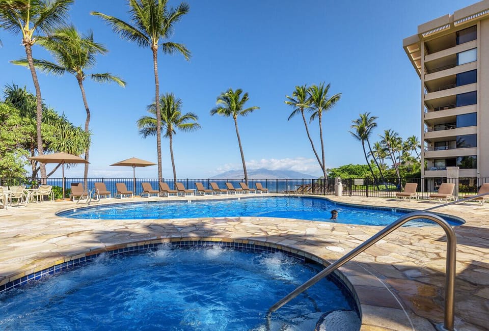 Jacuzzi and pool_Beckers