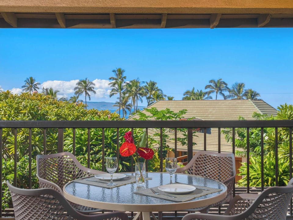 Lanai Dining