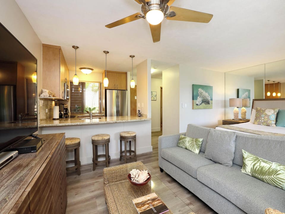 A recently remodeled 600 sq.ft. ground-floor studio, offering step-free access and a lovely garden lanai with private gas BBQ.
