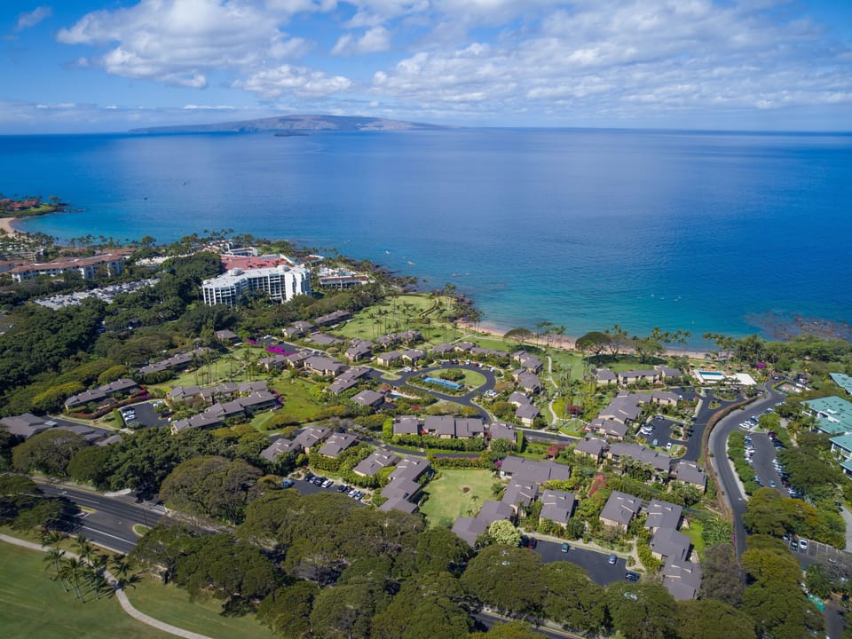 An ideal location steps from Ulua Beach, one of the best snorkeling beaches on the island.