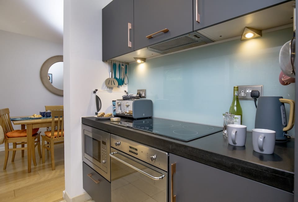 Mariner's Retreat, Dartmouth. Ground floor. Outfitted with premium appliances, ample counter space