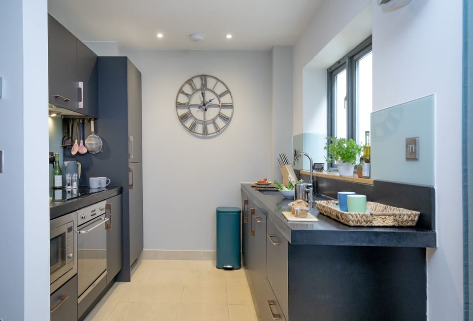 Mariner's Retreat, Dartmouth. Ground floor. Outfitted with premium appliances, ample counter space
