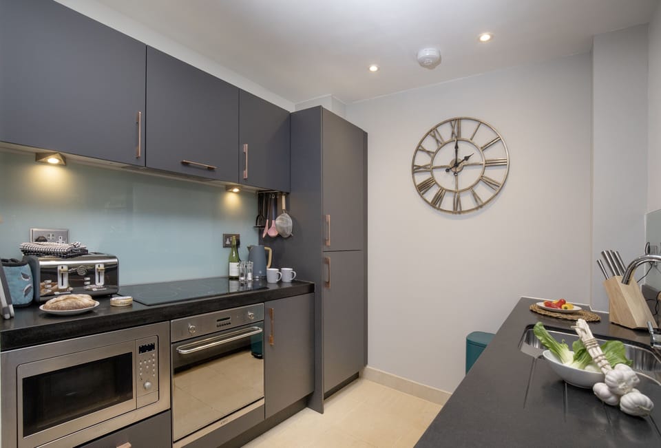 Mariner's Retreat, Dartmouth. Ground floor. At the heart of the home lies a sleek, modern kitchen designed with both style and functionality in mind