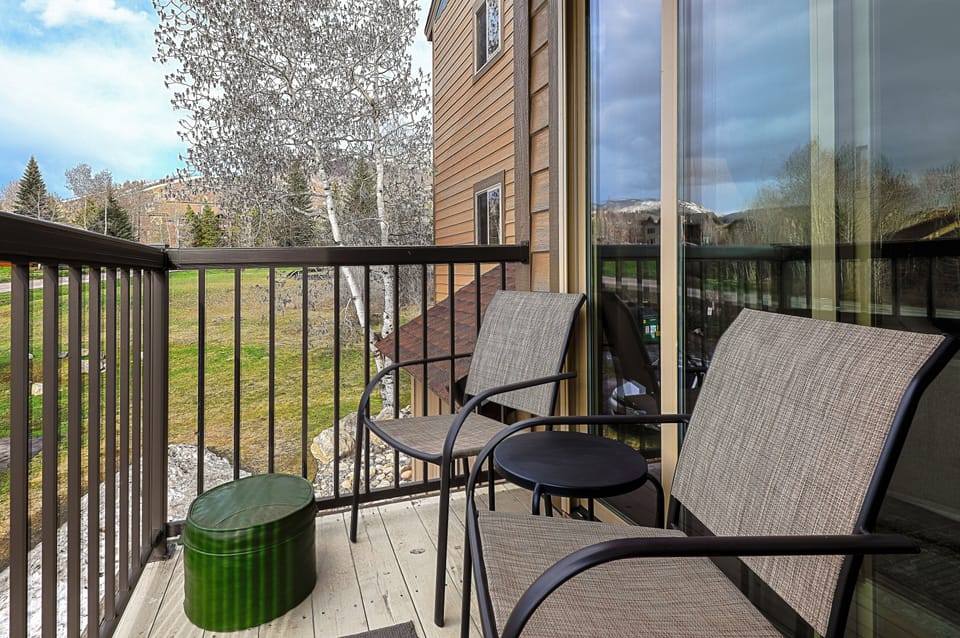 Patio overlooking the mountain 