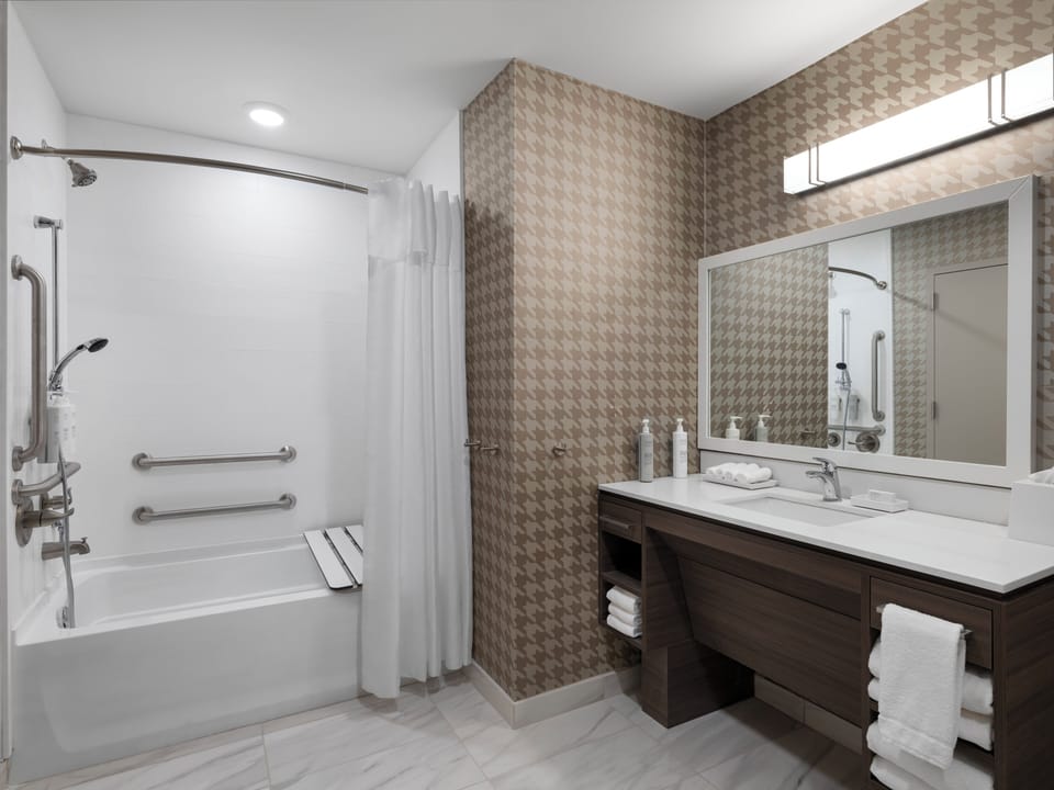 Room, 2 Queen Beds, Accessible, Bathtub (Mobility & Hearing) | Bathroom | Towels