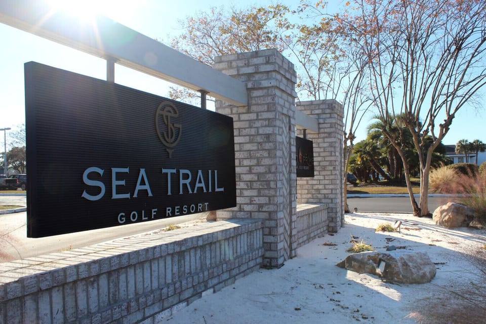 Clubhouse & Restaurant Entrance