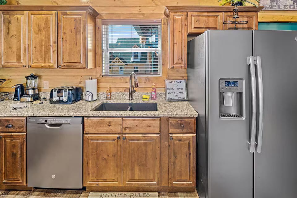 Who doesn't love a granite sink and nice dishwasher for dishes. 