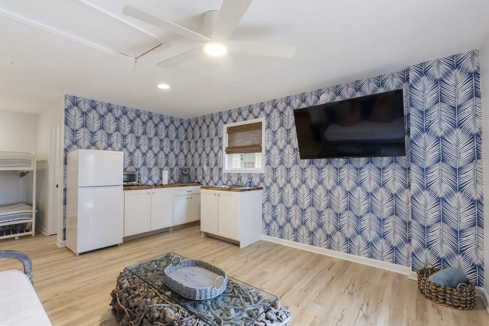 Newly Renovated: Bungalow Kitchen