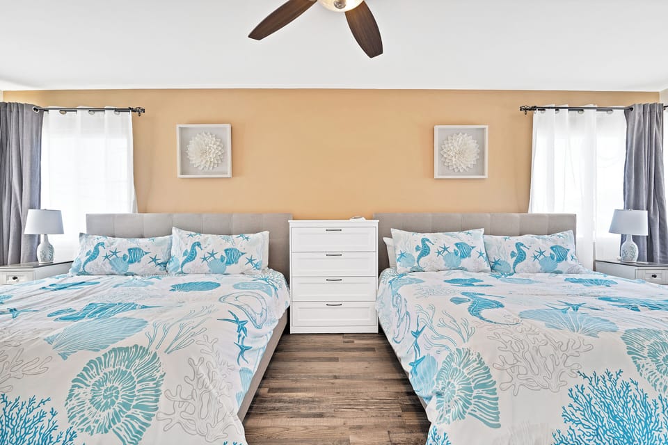 Twin bedroom with fresh linens and cheerful coastal colors