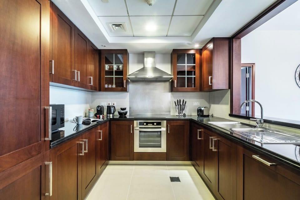 Deluxe Apartment, 1 Bedroom, Balcony, City View | Private kitchen | Fridge, microwave, oven, stovetop