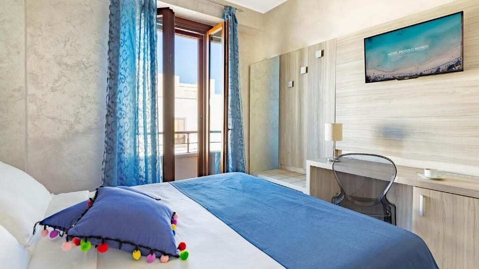 In-room safe, desk, free WiFi