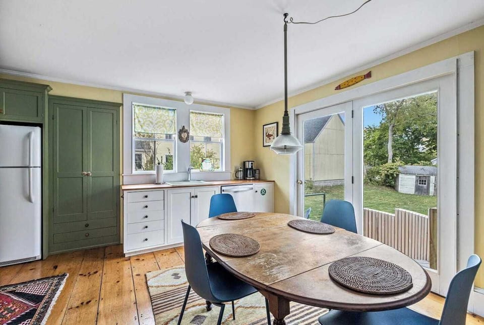 Bright mornings start here ☀️
Enjoy coffee, meals, and easy access to the backyard.