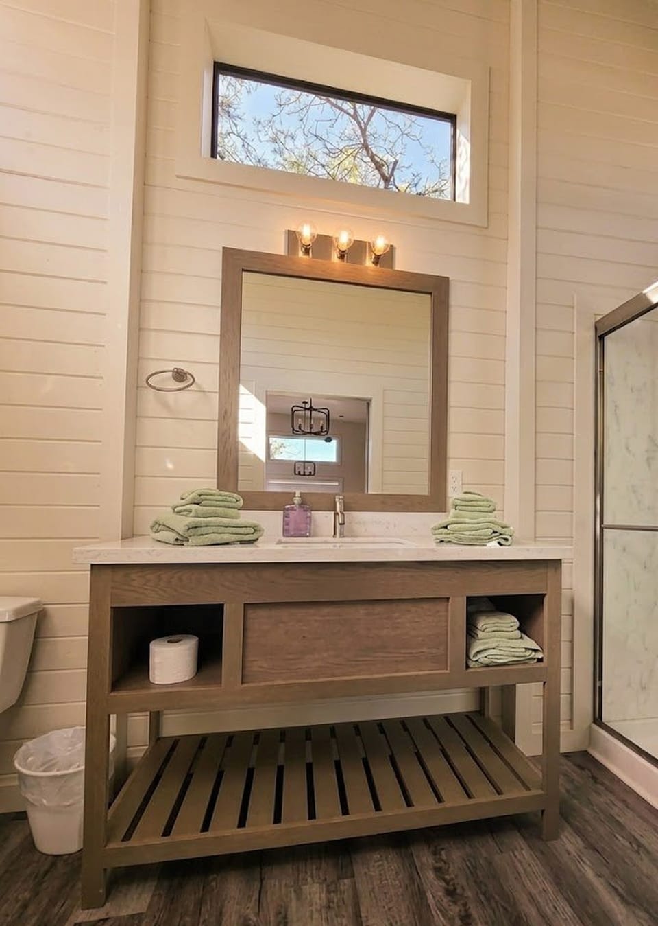 Shower, free toiletries, hair dryer, bidet