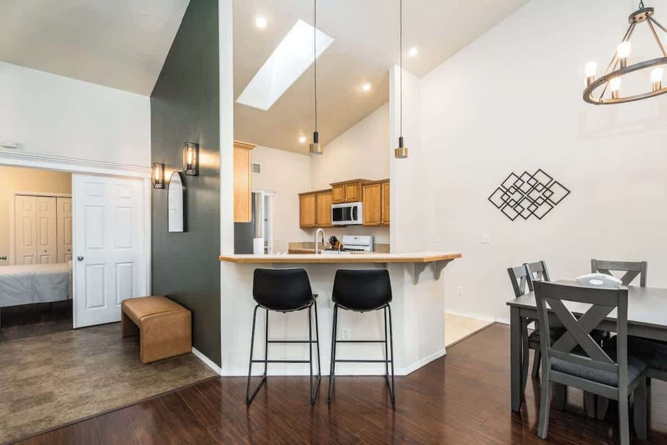 #StayInMyDistrict #BookDirect