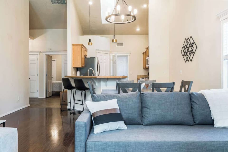 #StayInMyDistrict #BookDirect