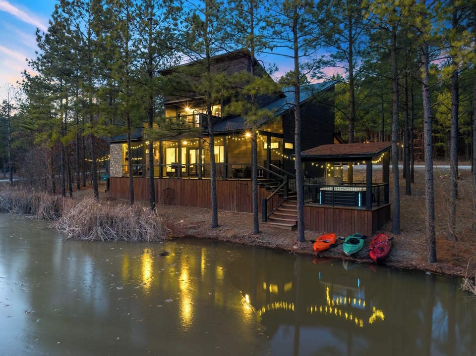 Come for the views, stay for the memories. Your escape awaits.