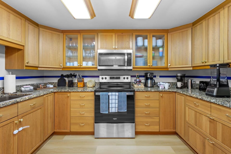 Gourmet chef or cereal enthusiast, you’ll love it here. Our kitchen has all the tools, space, and vibes you need to make mealtime part of the fun.