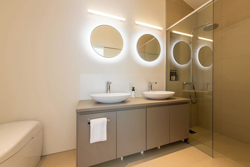 House, Non Smoking | Bathroom sink