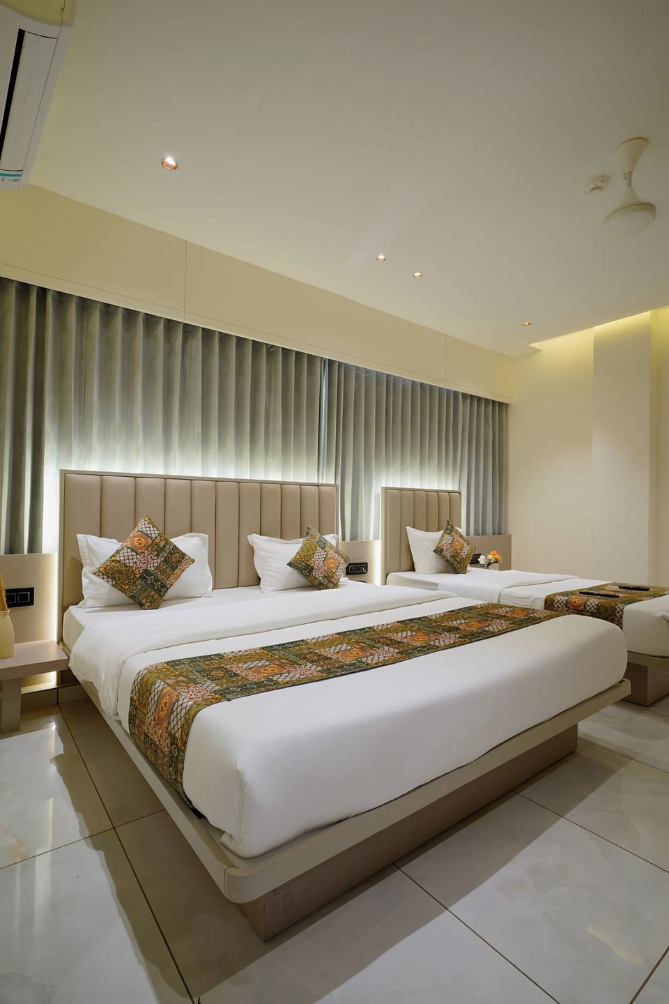 Executive Room | Desk