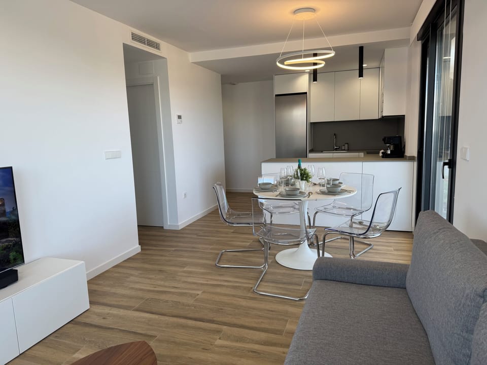 Apartment, 2 Bedrooms, Accessible, Smoking | Dining room