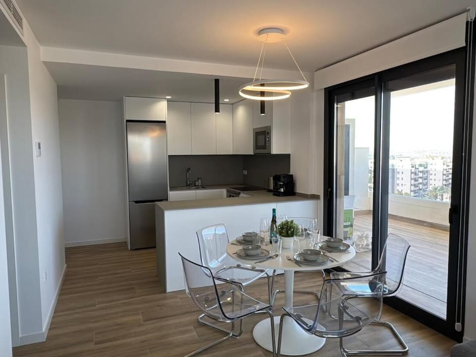 Apartment, 2 Bedrooms, Accessible, Smoking | Dining room