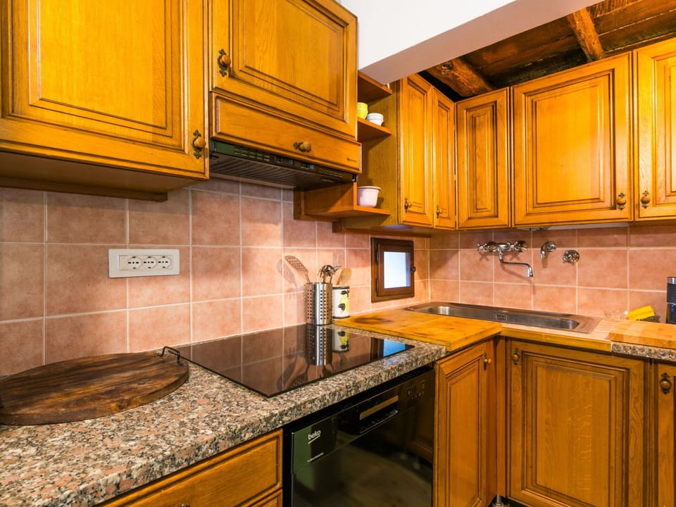 Kitchen, Kitchen Appliance, Countertop, Cabinetry, Major Appliance, Plumbing Fixture, Kitchen Sink, Interior Design, Sink, Tap