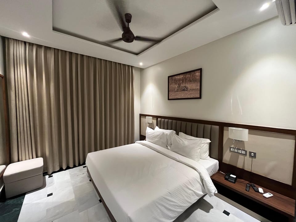 Family Room | Soundproofing, iron/ironing board, WiFi (free)