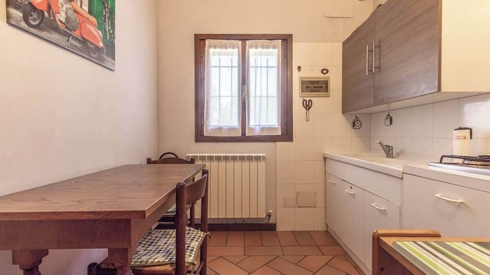 Cucina abitabile e condivisa, fornelli per cucinare.